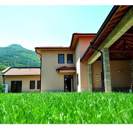 Yustina Villas Guest House ภายนอก รูปภาพ