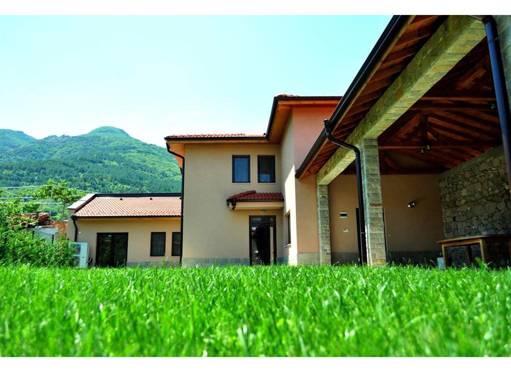 Yustina Villas Guest House ภายนอก รูปภาพ